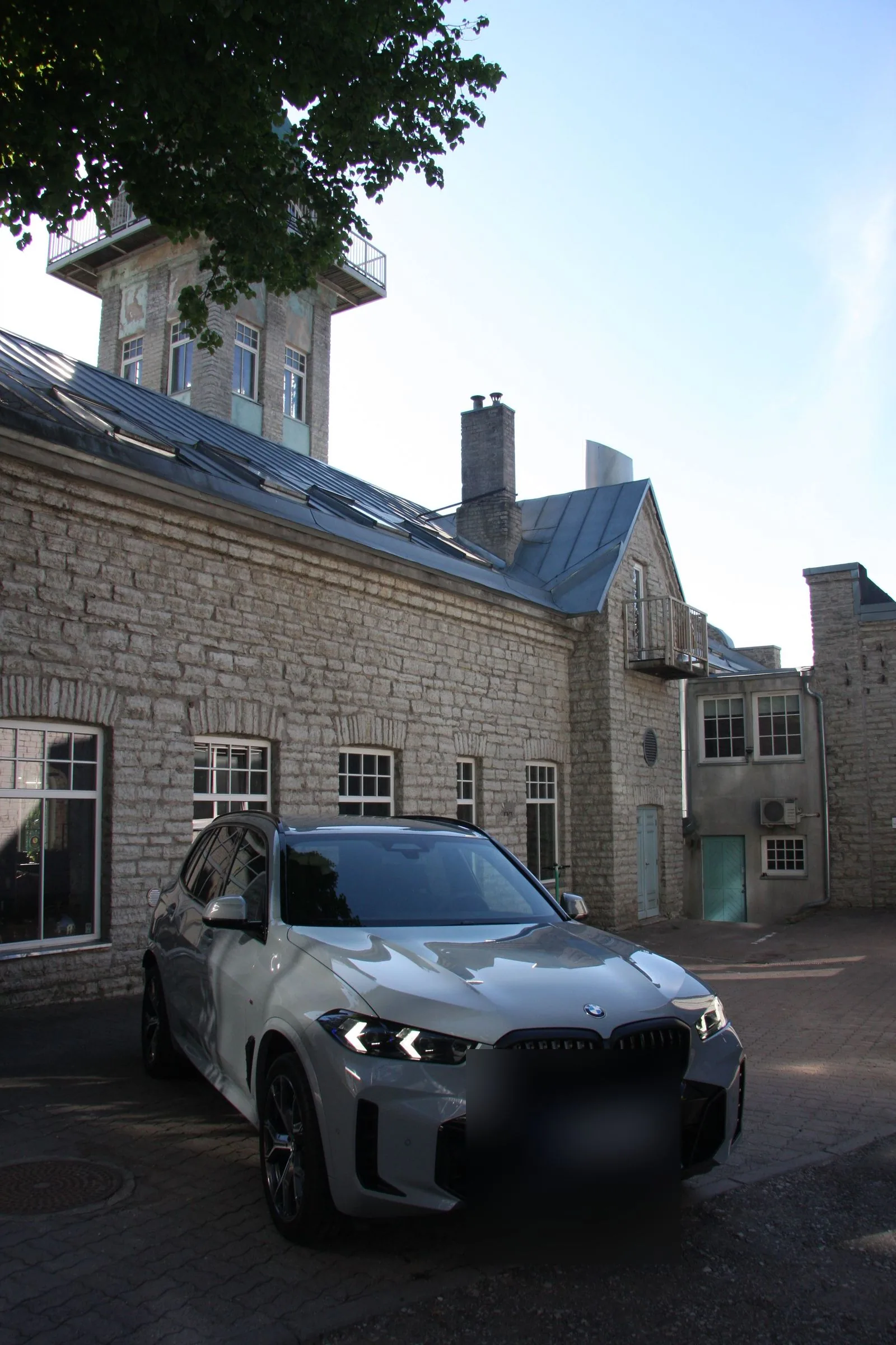 White BMW outdoors after Deus Comfort care.