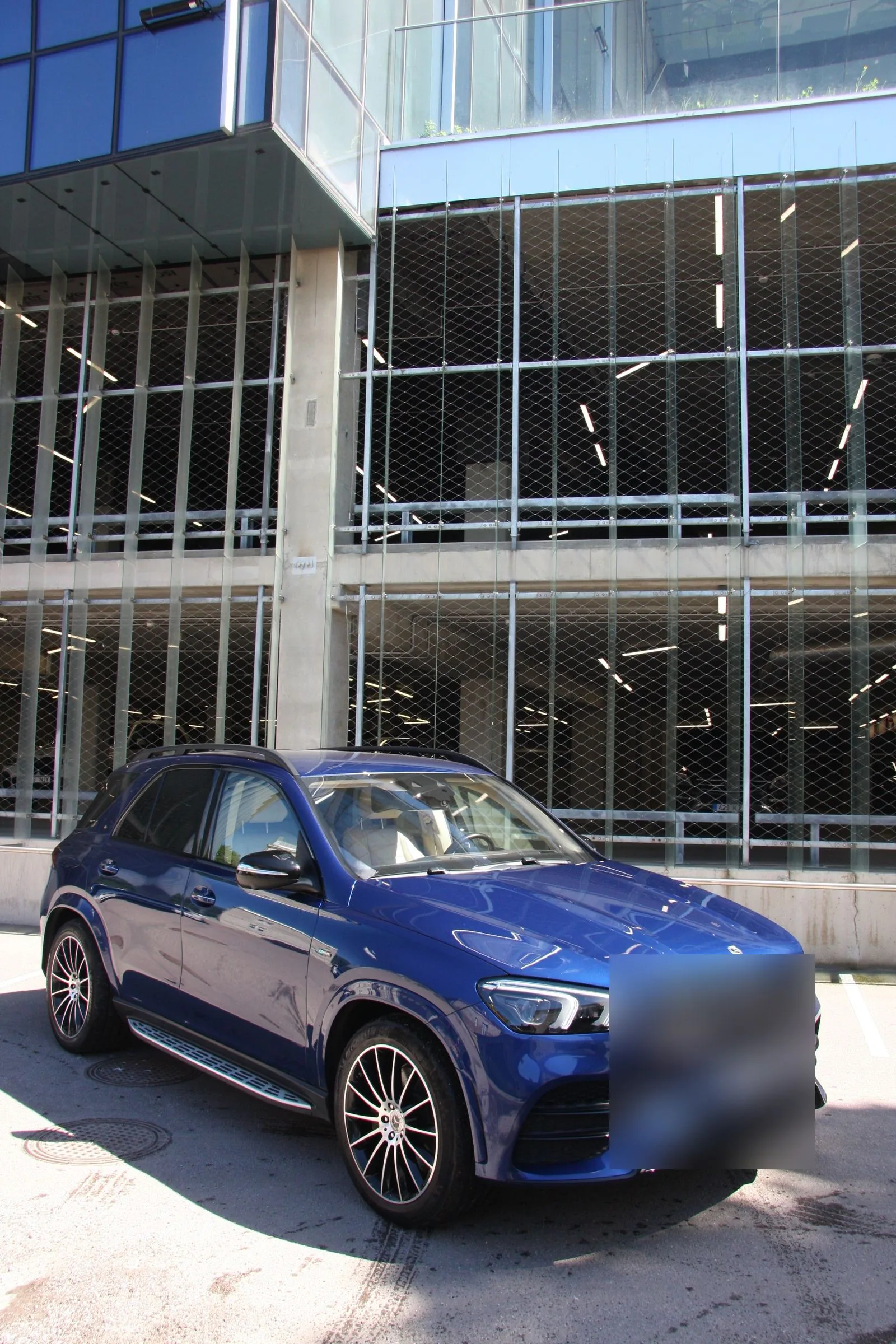 Blue Mercedes-Benz outdoors after Deus Comfort care.