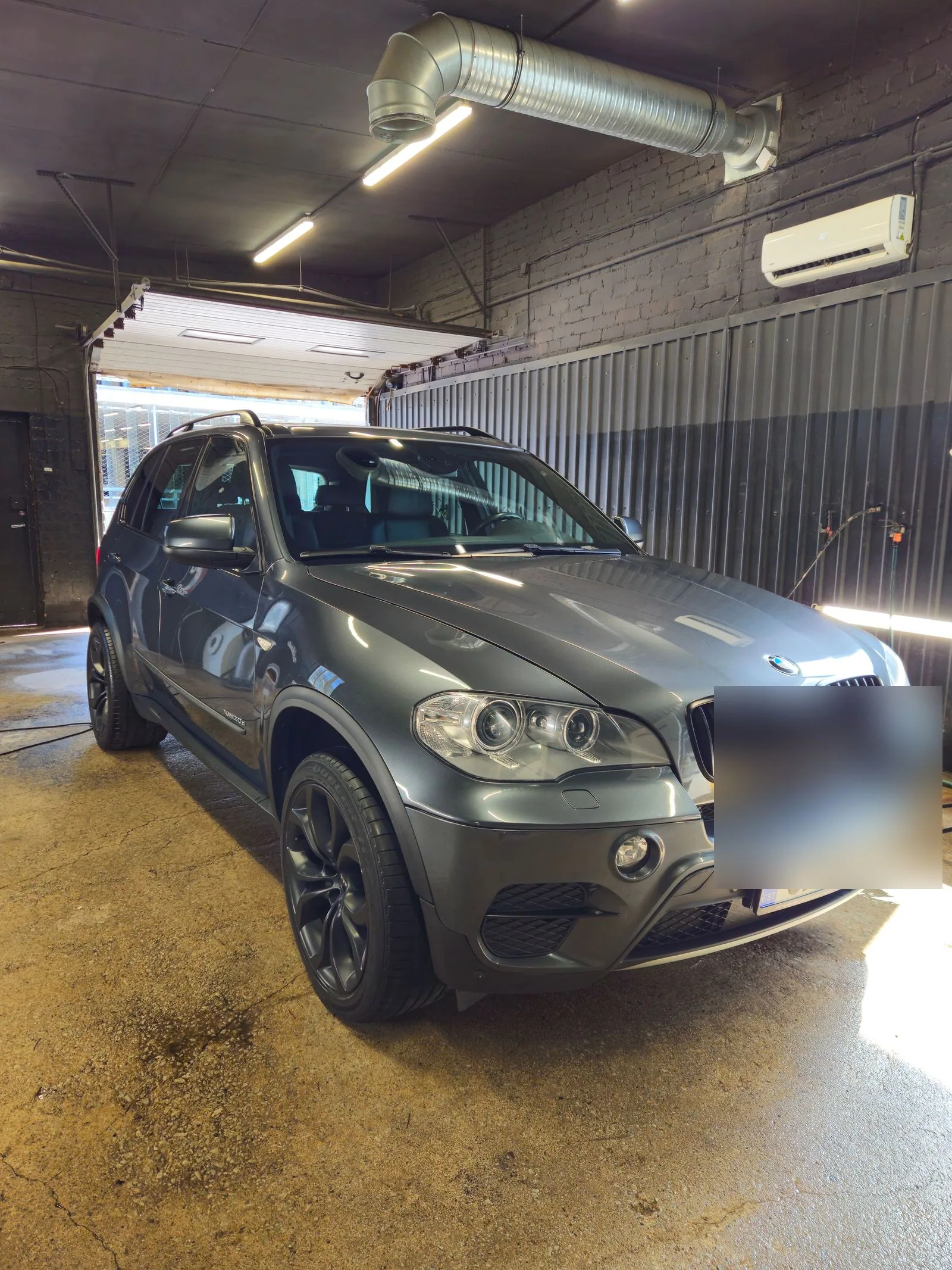 Grey BMW in the Deus Detail studio after Deus Comfort care.
