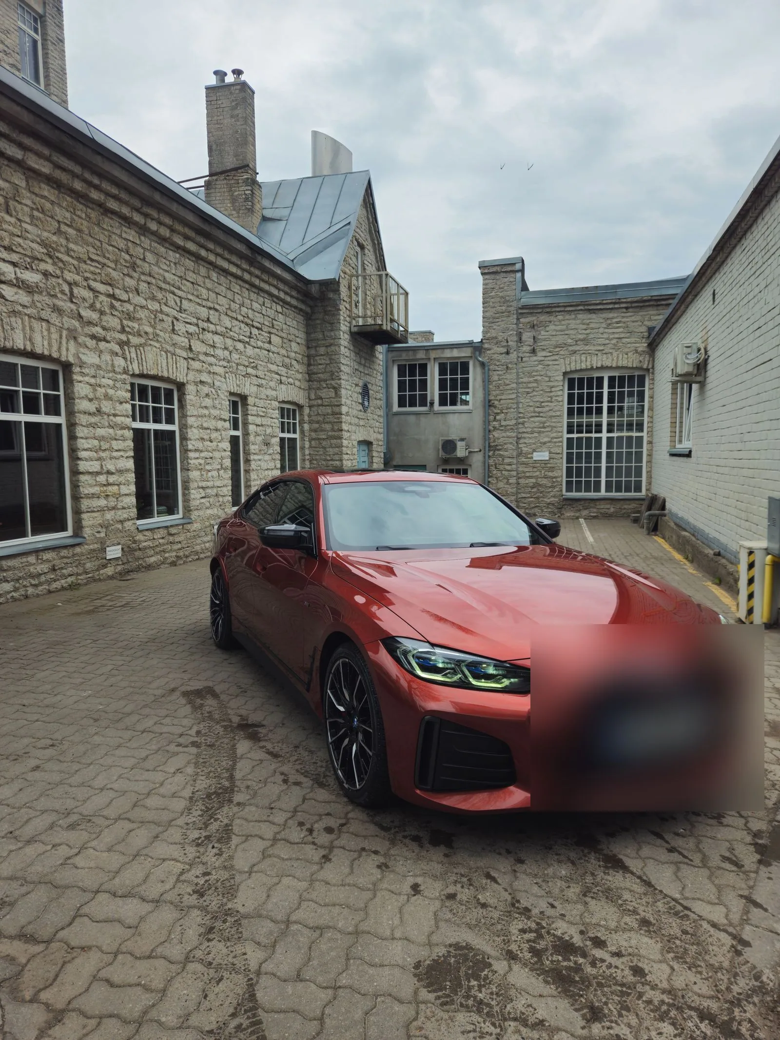 Red BMW after Deus Standart exterior care.